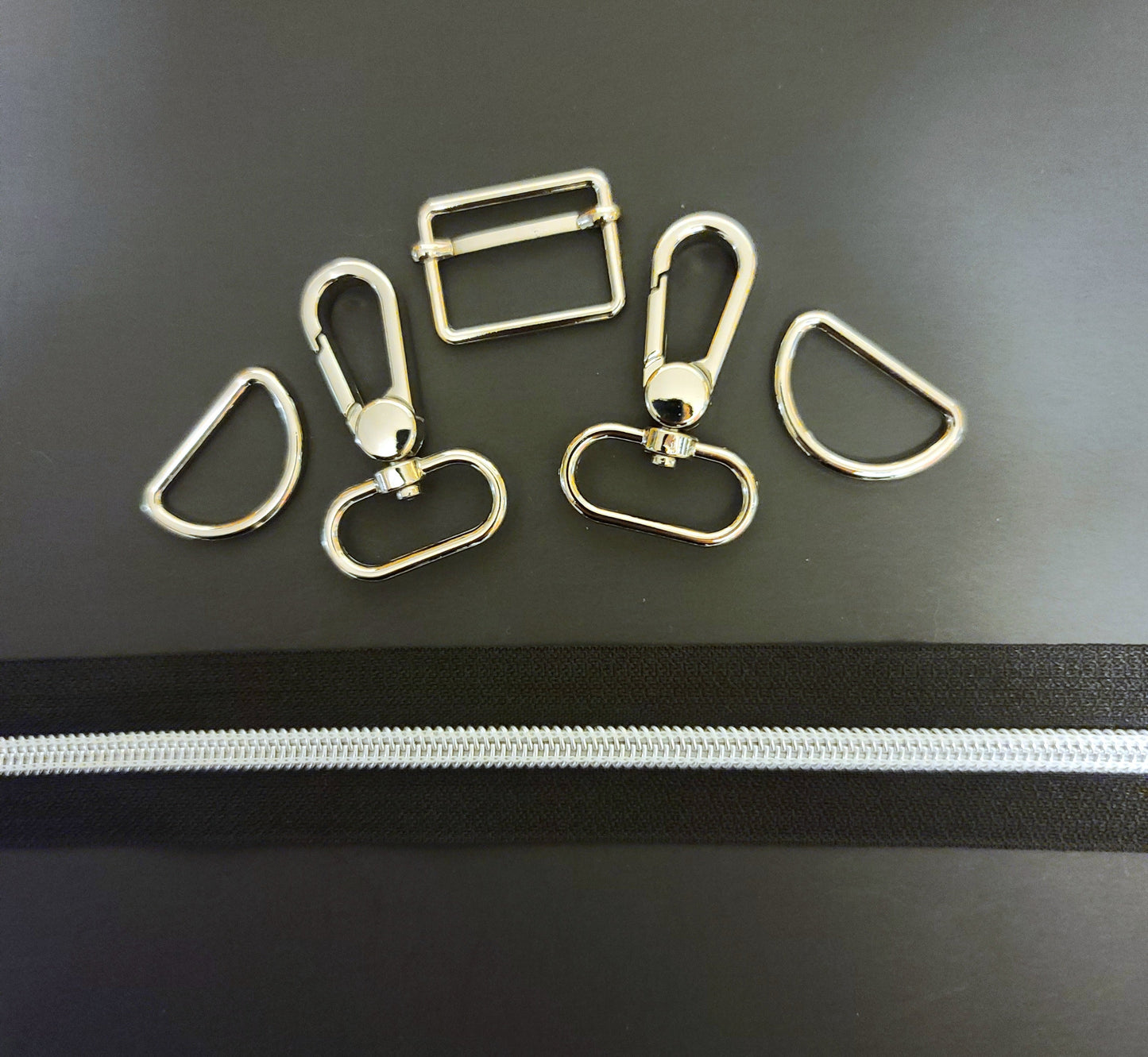 6pc Zipper & Hardware Bundle 1" Silver & Black